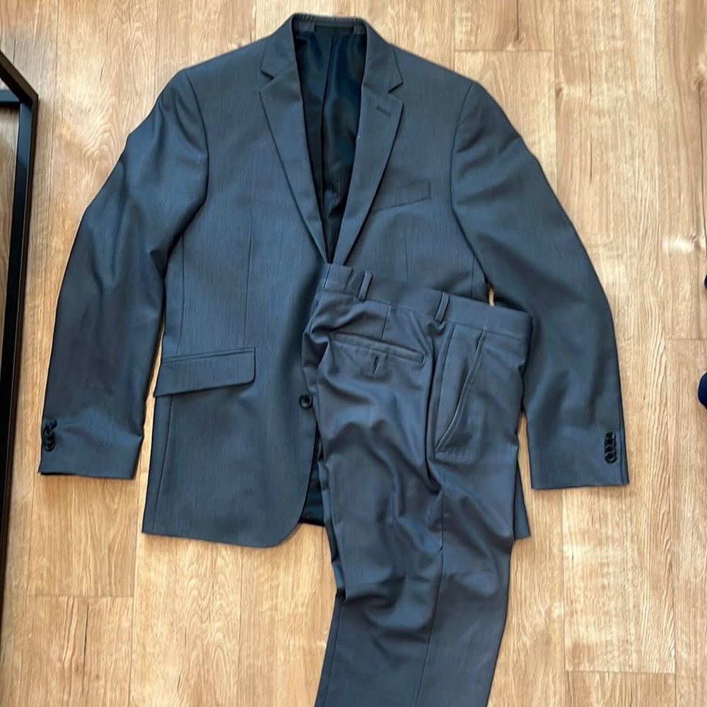 Men’s grey Kenneth Cole Reaction Suit (pants and jacket) - size 38R